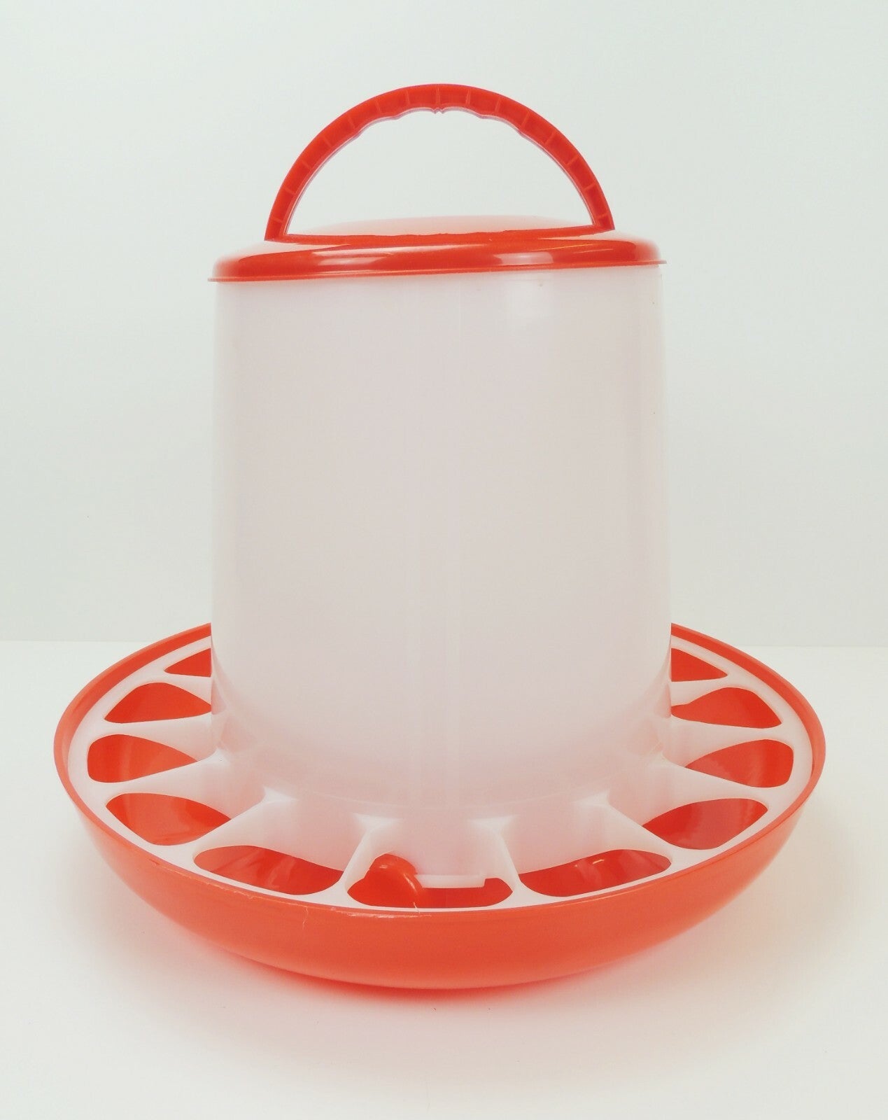 Stülptränke, Tränke, Wassertrog, Futtertrog, Futterspender für Geflügel Hühner