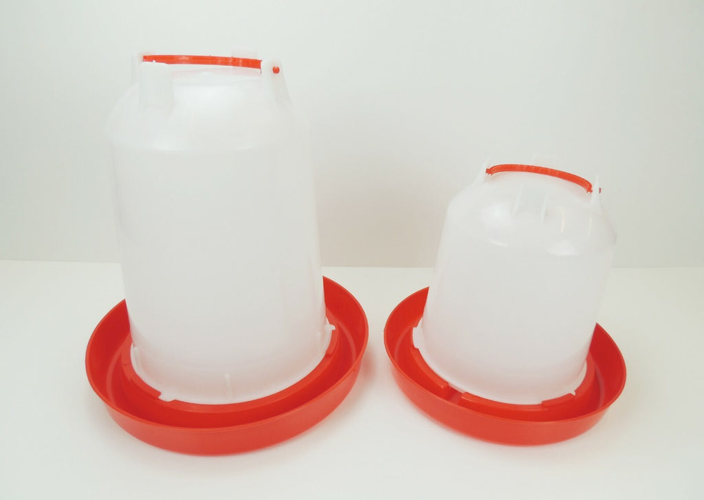 Stülptränke, Tränke, Wassertrog, Futtertrog, Futterspender für Geflügel Hühner