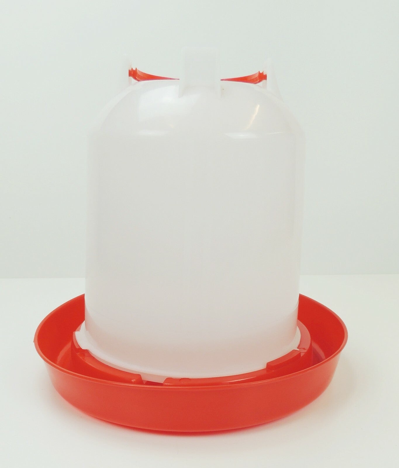 Stülptränke, Tränke, Wassertrog, Futtertrog, Futterspender für Geflügel Hühner