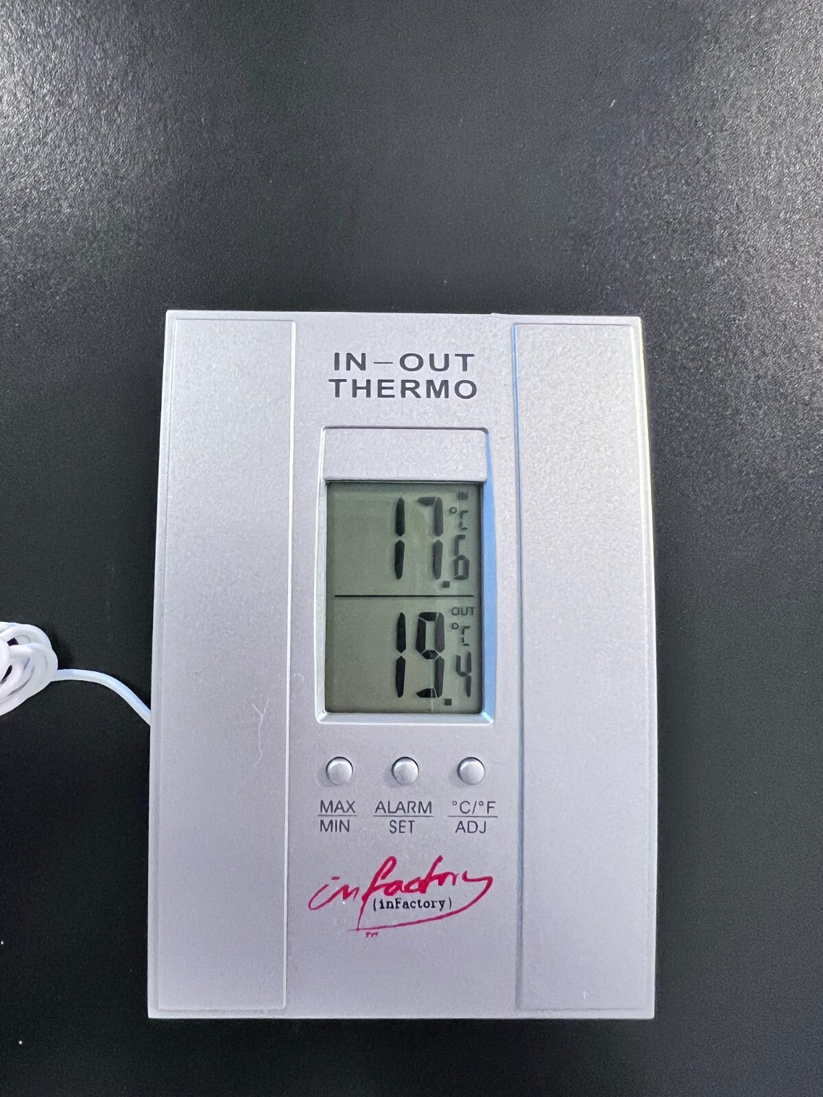 Infactory Innen-/ Außenthermometer mit LCD Display in grau Thermometer