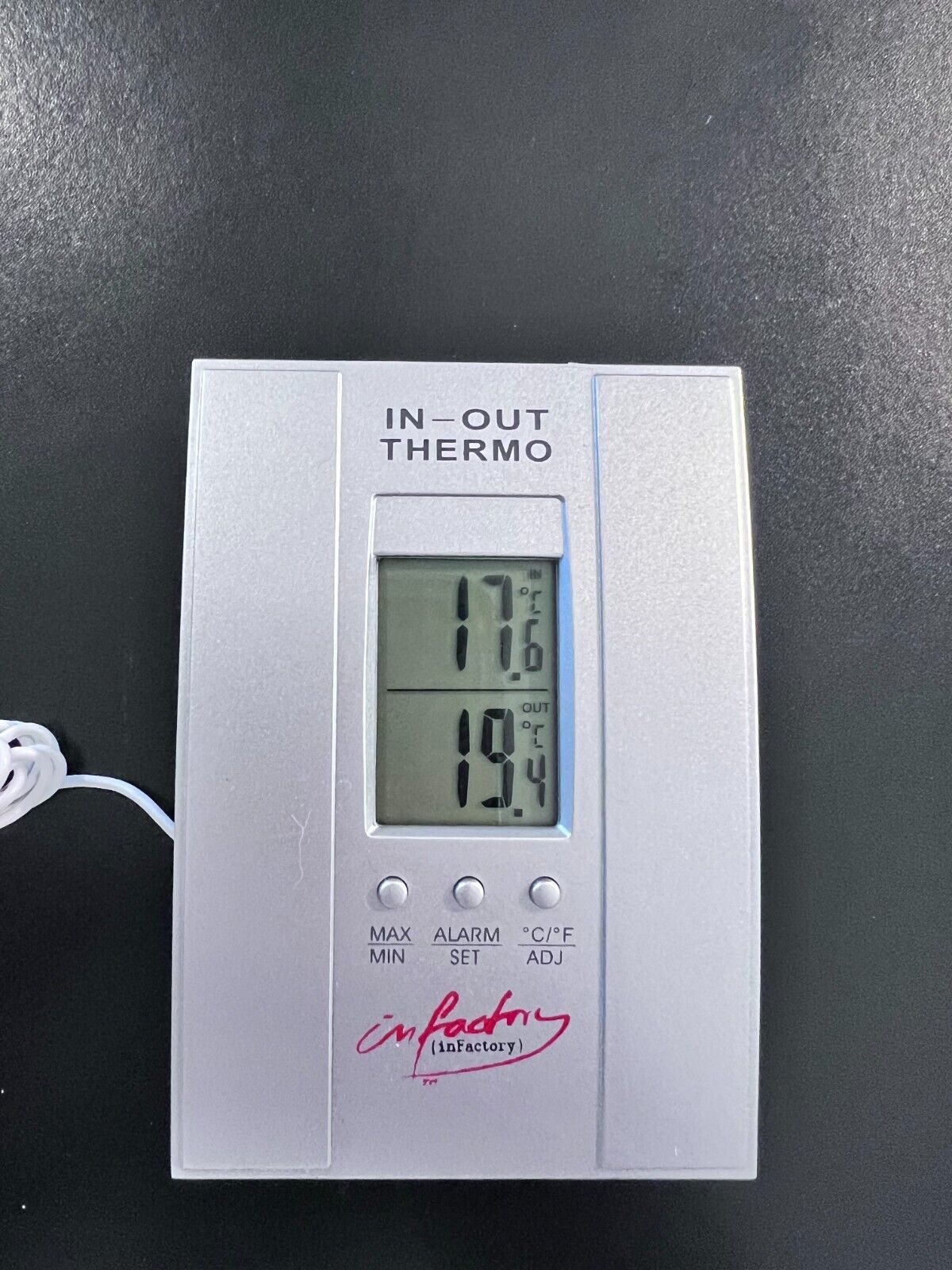 Infactory Innen-/ Außenthermometer mit LCD Display in grau Thermometer